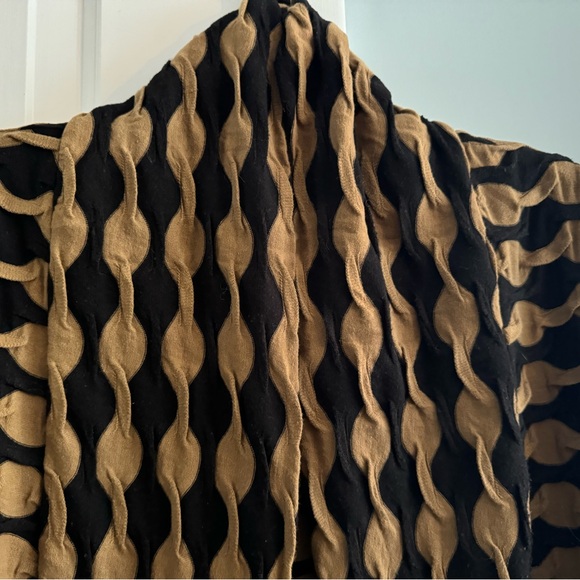 Open cardigan style sweater black and tan patterned - Picture 2 of 3